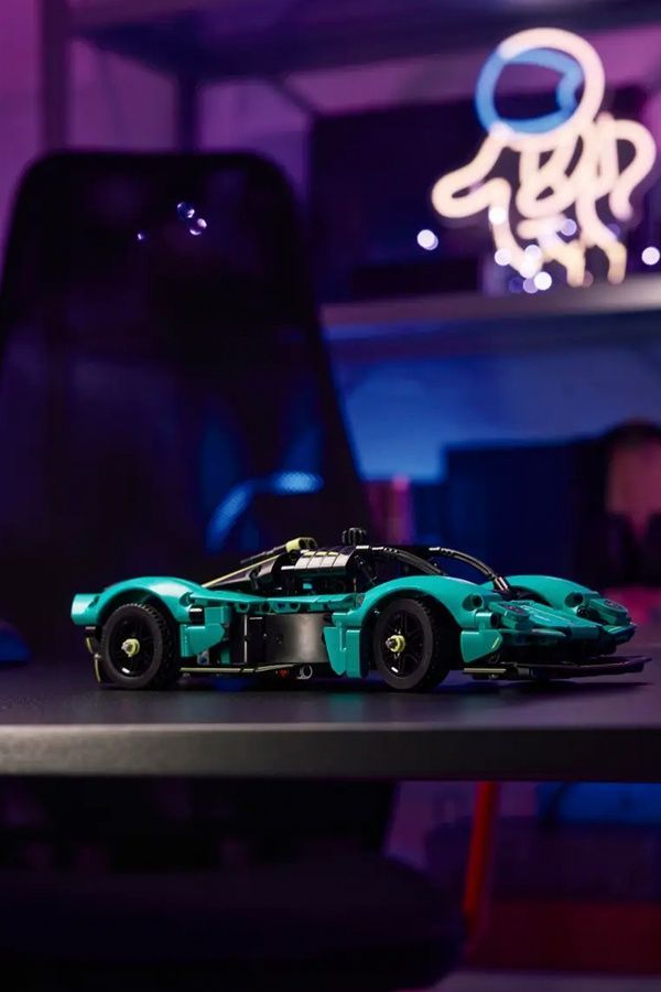 Конструктор LEGO Technic &ndash; Aston Martin Valkyrie, 707 деталей 42208 ЦБ-00283682 фото