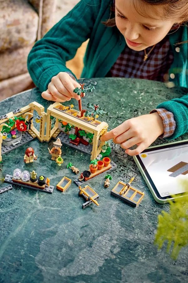 Конструктор LEGO Harry Potter Замок Гогвортс: урок гербології 76445 ЦБ-00279979 фото