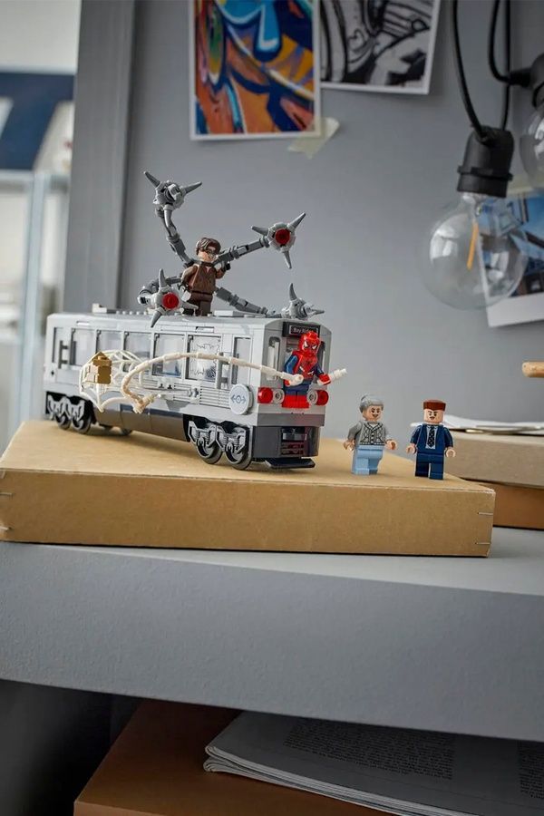 Конструктор LEGO Marvel Человек-паук против Дока Ока: Сцена в метро, 393 детали 76321 ЦБ-00282670 фото