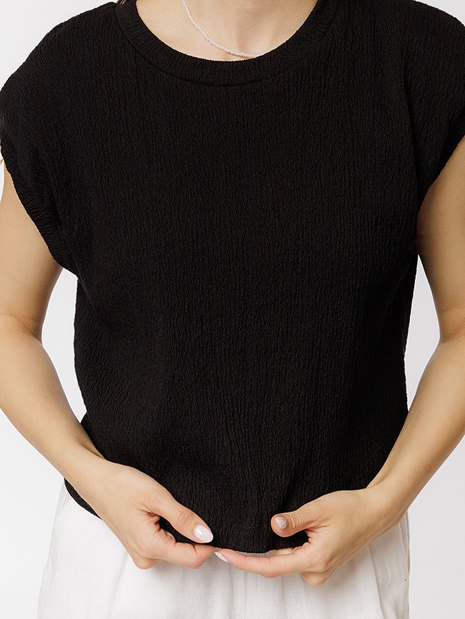 Короткая женская футболка 44 цвет черный ЦБ-00219341 SKT000907144 фото