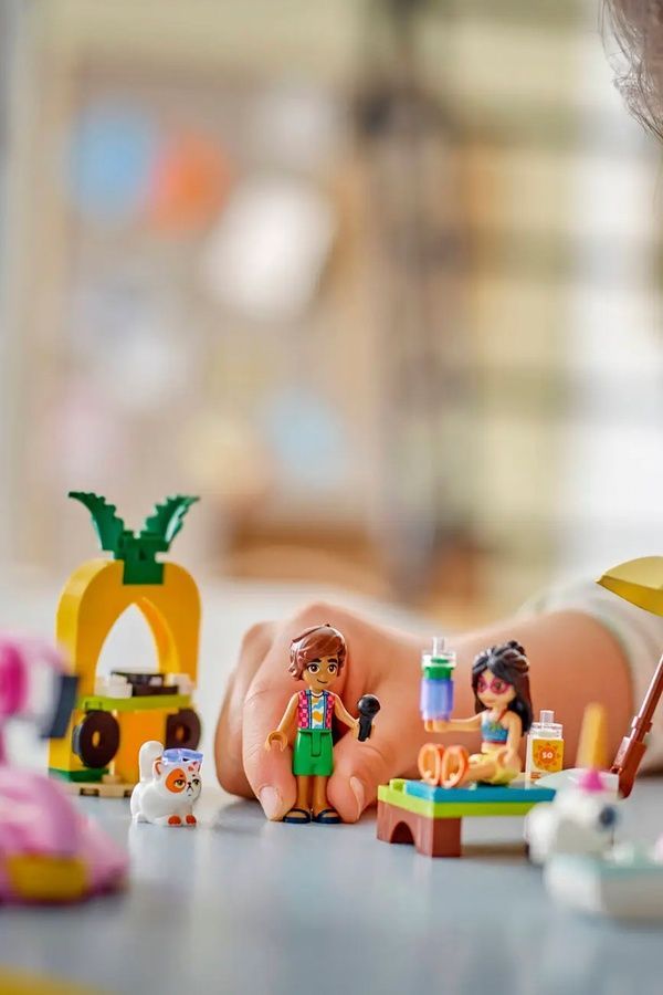 Конструктор LEGO Friends Вечеринка единорога и фламинго у бассейна 42658 ЦБ-00279949 фото