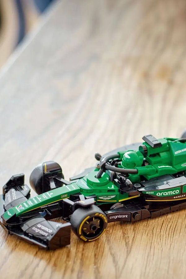 Конструктор "Автомобиль для гонок Aston Martin Aramco F1 AMR24" 77245 ЦБ-00288896 фото