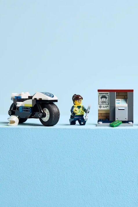 ᐉ Купить Конструктор LEGO City Погоня на полицейском мотоцикле